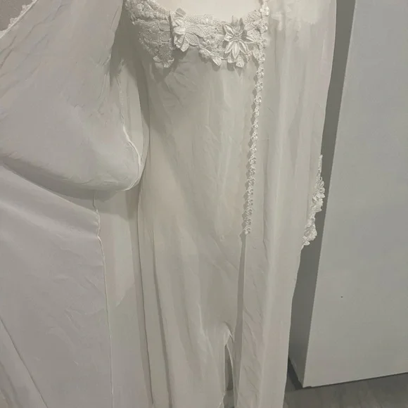 Flora Nikrooz White Sheer Lace Robe Set - Picture 11 of 11